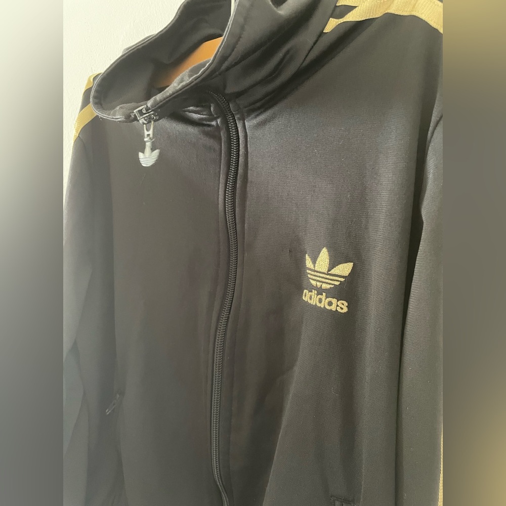 ADIDAS - Women’s Classic Zip Sweater in Black/Gold - S
